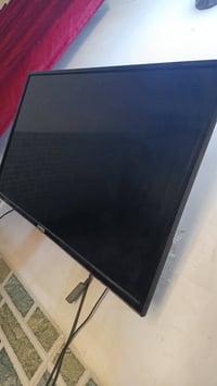 تلفزيون • ٣٢ بوصة • ما بيه عطل