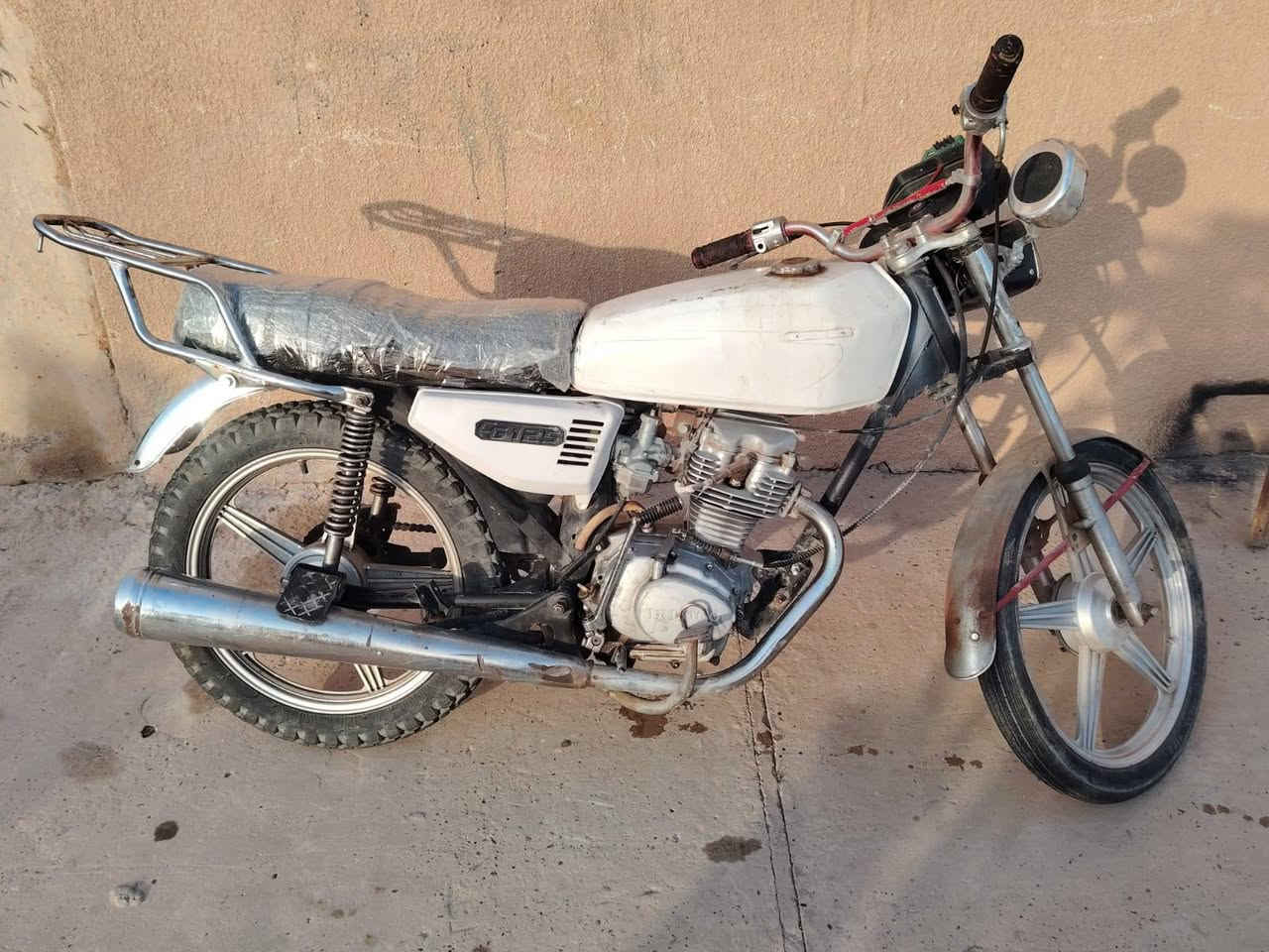 السلام عليكم للبيع دراجة
ربعه كير 4
 السعر 200 وبي مجال  
 العنوان تكريت شارع الاحتفالات 
رقم الهاتف ***********
