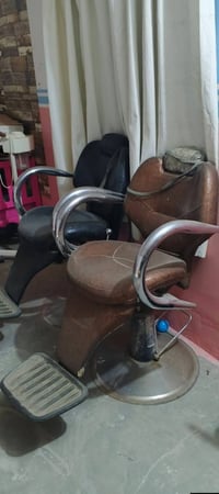 كراسي حلاق • زوج • يعوزهن تنظيف