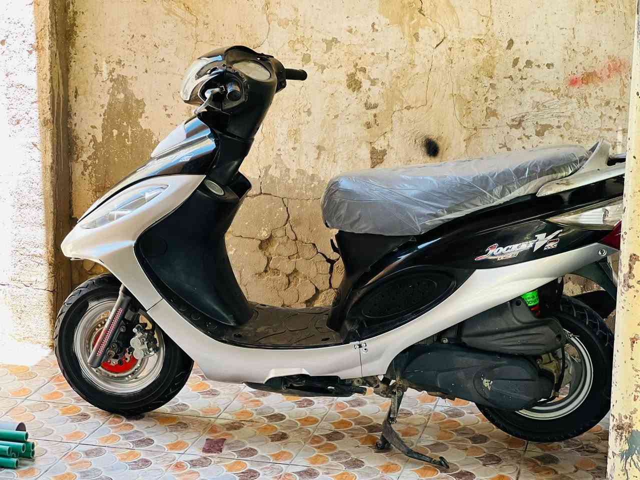 للبيع كامكو. V2  موديل ٢٠١٣
دراجه كامله ماناقصها شي محرك ١٥٠  
***********
