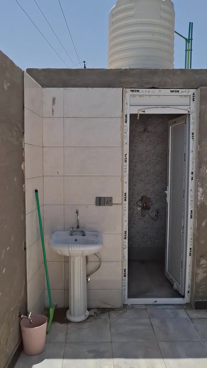 بيت الحر الرشديه البوري الأسود قريب علي شارع العام مسافه ٢٠٠متر بيت ٢٢٠متر مع قطعه بجانب البيت مساحة ٢٢٠متر ٤نوم طابقين درجه اولي بلوك السعر ١٦٠ مع مجال 
***********
***********
