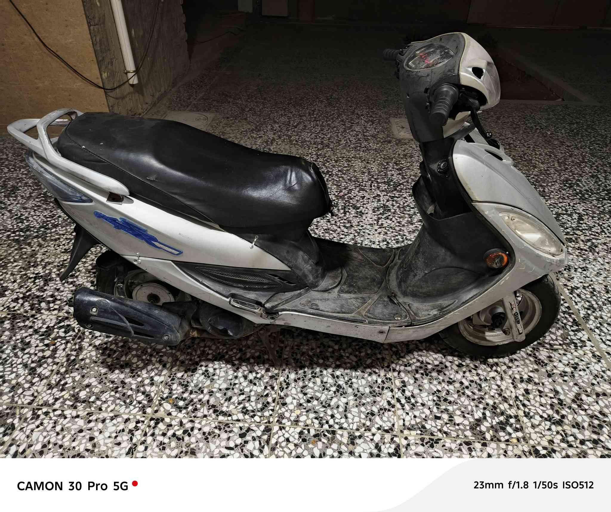 السلام عليكم
دراجة كامكو G4 
دراجة نظيفه ما مبدل بيها شي 
سعر 400 الف 
التواصل واتساب ***********
