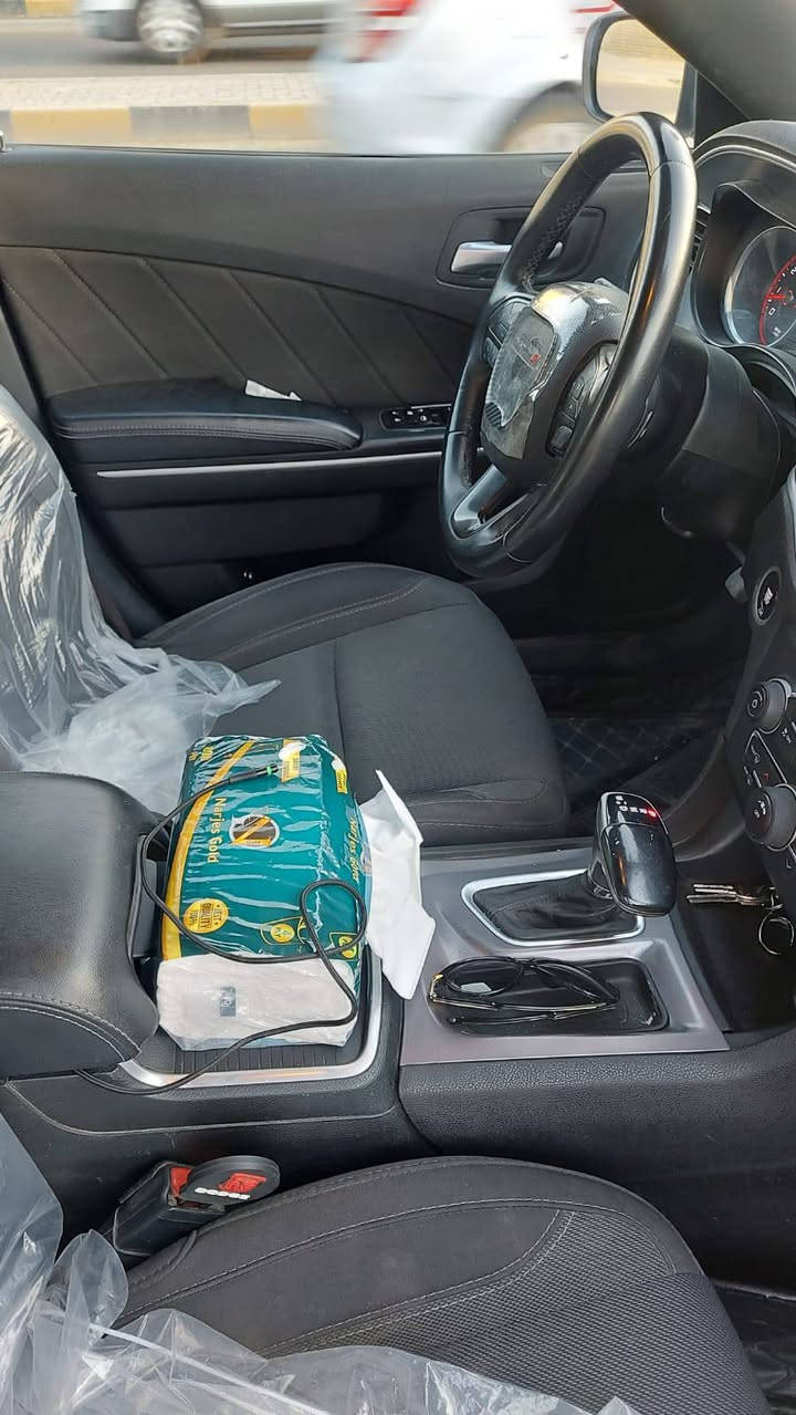 السلام عليكم ورحمة الله وبركاته للبيع جارجر ١٩ وارد كندي كلين بيه بارد قليل جاملغ السايق ماشيه ١٥٠ الف كيلو استخدام شخصي نقصها تبريد وصدر امامي فقط
سنويه وهزه جديده تريد تحويل تريد وكاله
السعر ٢٥٥ ورقه مع مجال بسيط
للاستفسار ***********
