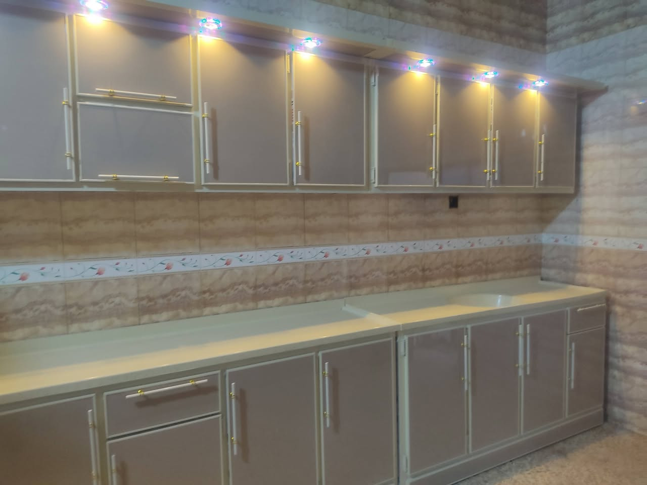 تم و على بركة الله تثبيت مطبخ الاخ ابو رسول      .

من انتاج معمل ابو سجاد للالمنيوم.💚💙💙

شايفين كل الخير ان شاء الله ⚡⚡🤍🤍💙💙

انتاج راقي🌷 و مـمـيـز من  معمل ابو سجاد للالمنيوم للمطابخ التركية ولعمل الابواب والشبابيك.
   يوفر لكم اجمل الموديلات و احدث 🌷 الانواع🌷 شي مميز و راقي من احدث الجوده 🌷
 👑يوجد لديناجميع الالوان و .الموديلات و النوعيات والمرمر  ونقشات cnc والسلة العمودية.  

العنوان ، الناصرية. منطقة المنصورية . مقابل مدرسة الخرطوم.

للحجز والاستفسار الاتصال او المراسلة على الواتساب
*********** ابو سجاد
