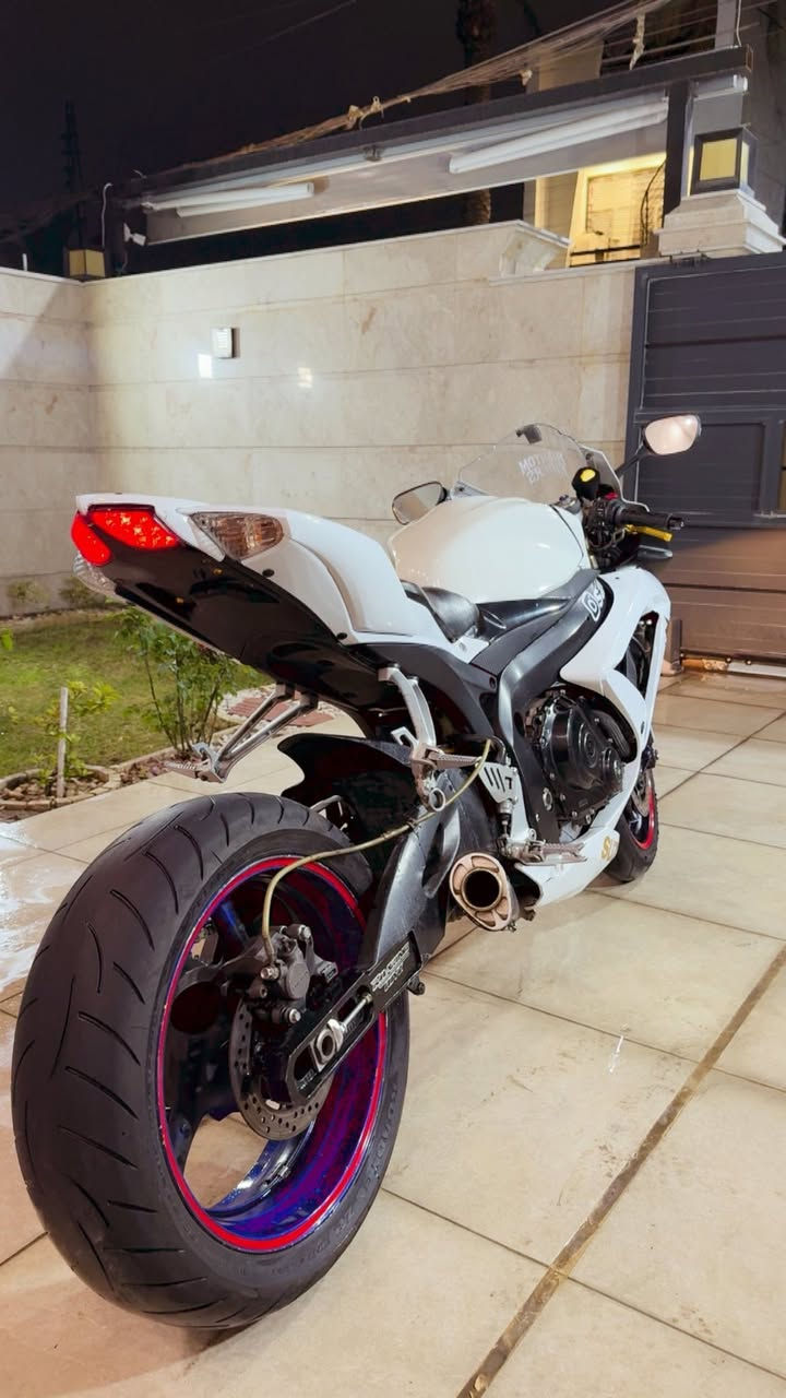 السلام عليكم شباب جكسر وارد امريكي حادث كفر ومبدل كفاله مكينه وكير ودراجه خير من الله كلشي شغال بيه ماكو شي عطلان بيه…ممشه دراجه 42 الف حقيقي….عليه تطوالات خلفيه وفيت بم ريسنك وبلكات ريسنك….وهاي صوره كدامكم موضحه إله اكثر وتجي وشوفه احله بعد بهواي مكاني بغداد العامريه ***********واتساب وعادي
