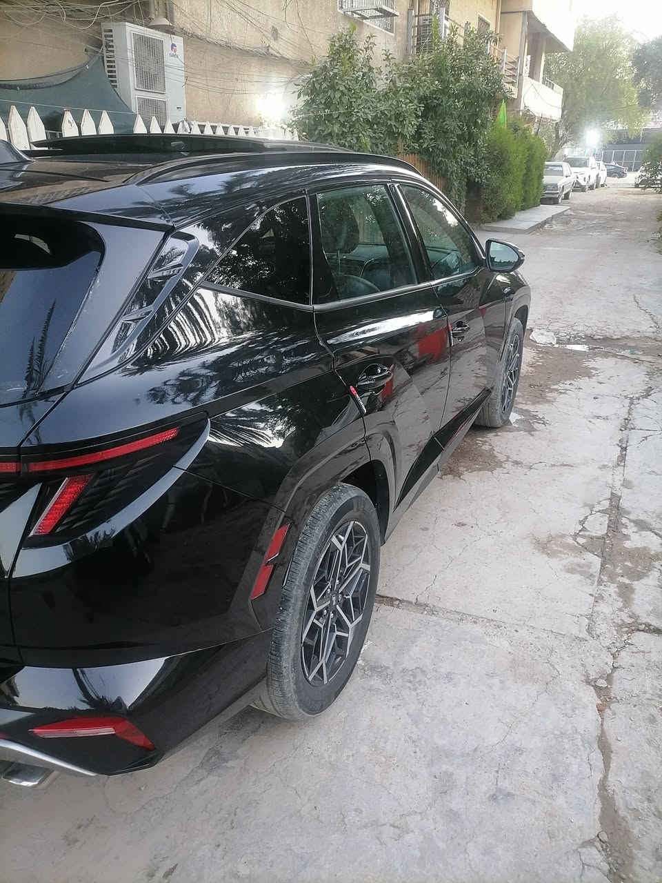 توسان ان لاين |Tucson N line - موديل 2023
 ‏#حادث_السيارة دعاميه اماميه مبدله وتبديل بنيد فقط 
 ‏
 ‏#اللون الاسود
 ‏#الفئة ان لاين 
ماشيه 23
كير  اوتيماتك 8 سرعات
تشغيل ذكي ( بصمة ) ,تشغيل عن بعد
كامرات دوارة 
كامرة رادار مراقبة 
تحكم ستيرين كامل 
 فتحة سقف ( بانوراما ) كاملة
هاند بريك كهرباء
 شاشة كبيرة ( GPS )
 رادارات 360
حساس امامي و خلفي
كراسي كهرباء 
 تدفئة المقاعد الامامية
صندوق كهرباء
 هاند بريك كهرباء 
 مانع انزلاق 
 اوتو هولد ( AUTO HOLD )
 مساعد نزول المنحدرات 
 سستم صوت boss
 ‏انظمه قيادة متعدده
 ‏نظام قيادة ذاتي
 ‏كشنات جلد فاخرة 
 ‏منافذ USB +أواكس
عنوان بغداد الاسكان
للستفسار 
***********
