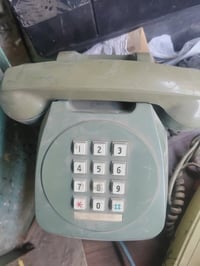 اغراض قديمة واجهزة  للبيع للتواصل 07714285248