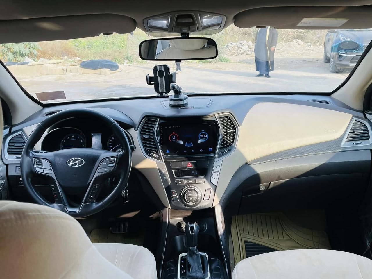 سنتافي 2016  شكل ال 18
ستة سلندر 
خليجي 
بنوراما 
7 راكب 
3 قطع تبريد 
اشاير بالمري 
مري شفط 
شاشة كبير 
كامرة دوارة 
حساس خلفي 
لد امامي 
لايت زنون 
تحكم ستيرن 
المكان واسط/الكوت
للاستفسار الاتصال ***********
