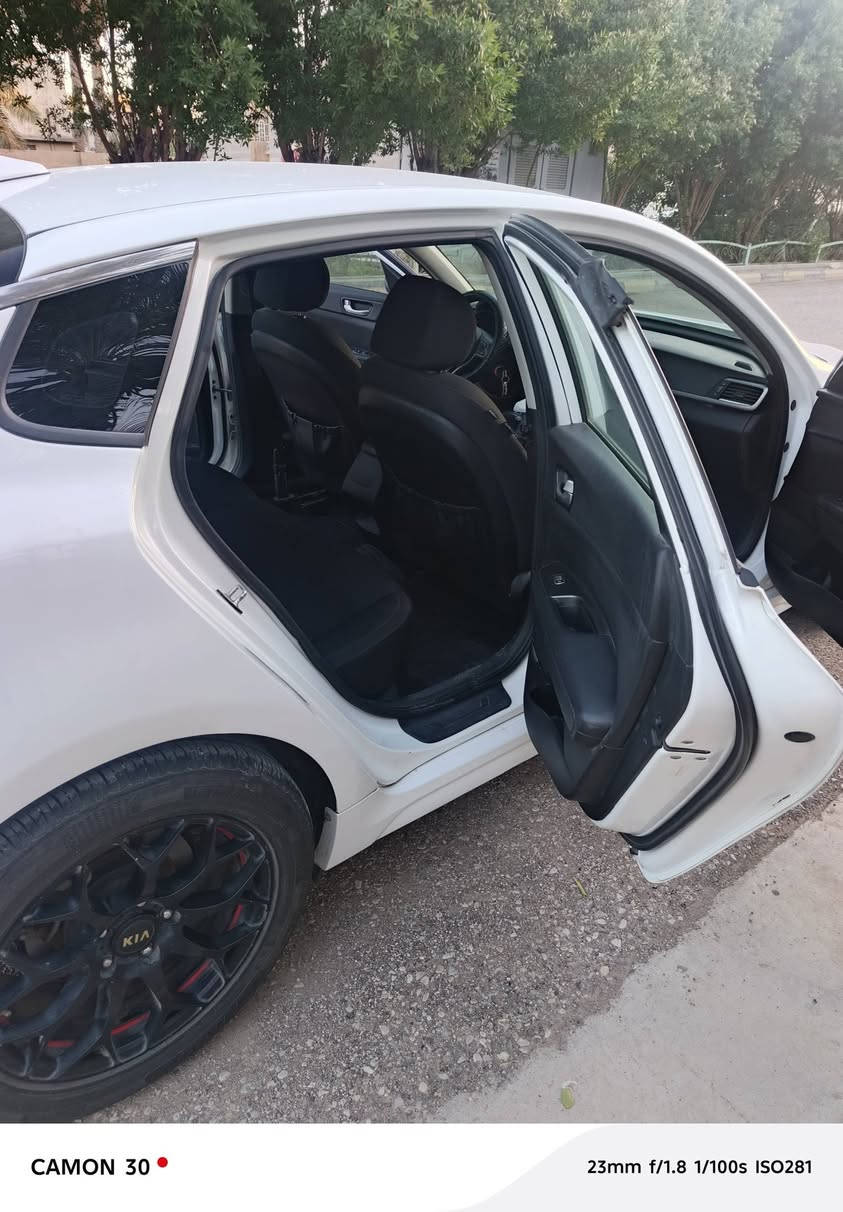 كيا اوبتيما للبيع فقط 
موديل 2018 
لون أبيض 
وارد أمريكي حادث جاملغ وطرف البنيد
بدون ايرباك
مواصفات كشن كهرباء مخمل 
حساس كامرة
دبل ايرباك
تحكم مقود 
بيه مواصفات لكن مو فول 
مكينة جي دي أي GDI
بيه قطع مصبوغة جماليه غير مكان الحادث اثر شخوط
تخم تاير جديد 
جديدة السيارة ماشية 100 ميل 
رقم واسط ألماني سنوية نافذه قبل شهرين 
السعر 128 ورقه وبيه مجال 
مكان السيارة مركز الكوت 
للاتصال على الرقم ***********
