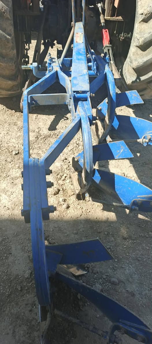 فدان ثلاثي البير حجم ١٢ تركي للبيع سعره مليون ٦٥٠ وبي مجال قليل المكان الانبار الحبانية ناحية السلام للاستفسار الاتصال على الرقم ***********
