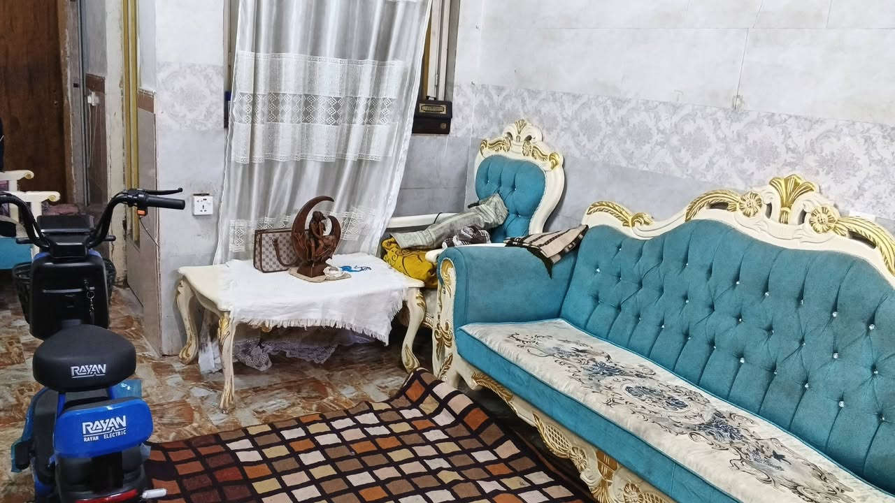 تخم زان عشر مقاعد وطلبه وسطيه اي ضرر مابي محتاح فقط غسل يرجع جديد السعر 350الف عنوان حي القاهرة قرب جامعه الامام الصادق ***********
