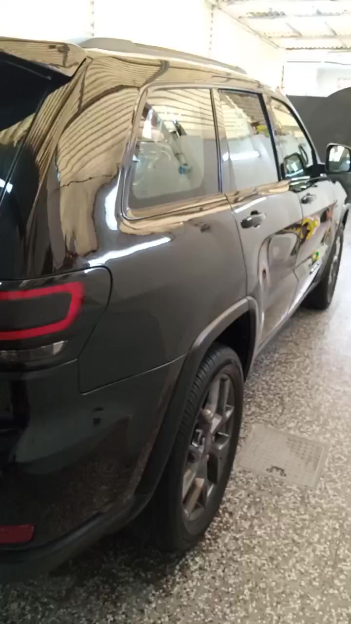 السلام عليكم اني اشتغل بوليش وتشميع وتكحيل ونانوسيراميك وحمام مكاني الحرية شارع ٣٠ للحجز***********
