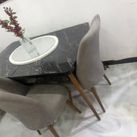 ميز طعام • ينفتح يصير ٦ • ٤ كراسي