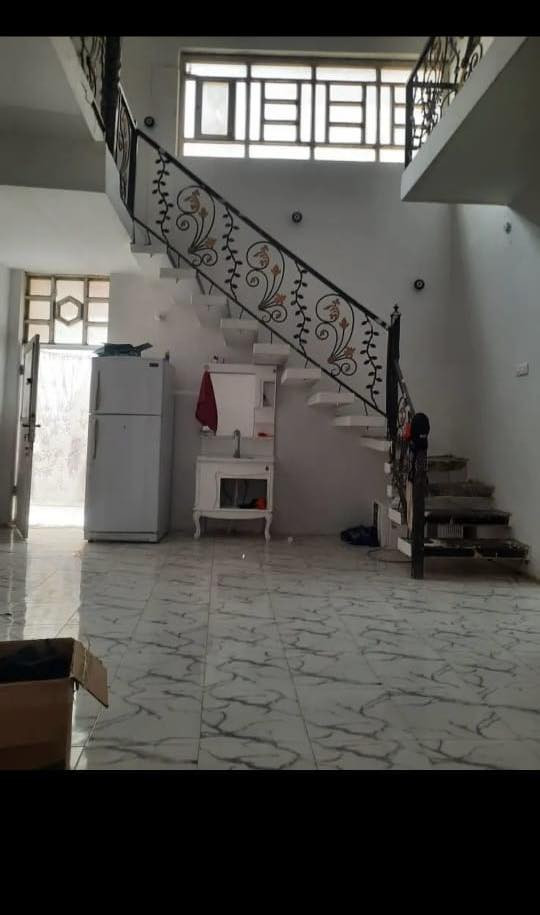 � بيت للبيع – فرصة حلوة
طابو زراعي سند 25
مساحة البيت 150 م
البيت طابقين

🔹 الطابق الأول:
صالة + هول
مطبخ
صحيات
غرفة نوم

🔹 الطابق الثاني:
غرفتين نوم

📍 الموقع:
حلة – حي الصحة
الوصول سهل
تكدر تطبله من مطعم أبو صفاء
أو من شارع الكورنيش

📞 للاستفسار أكثر:
***********
