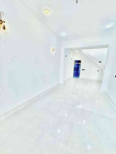 دار مساحة 100م للبيع في مجمع بيتي ٢ (سند حر) وبسعر مناسب 72 بناء جديد مع وجود كاونتر وباب دفتريه مقابل مجمع السلطان مجاور مدرسه المعرفه للاستفسار الاتصال على الرقم *********** بيه
