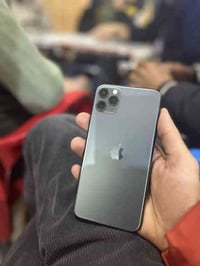 ايفون 11برو ماكس بي ضربه بطرف الشاشه ما مأثر  ذاكره 256  بطارية96  سعر...