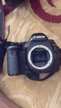 كامرة كانون 5 مارك 4 فقط بدي للبيع 07802475983