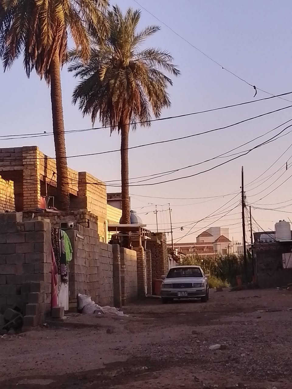السلام عليكم قطعه ارض للبيع زراعي في منطقه الزيوت المساحه الكليه 157.    السعر 20 وبيه مجال قليل.  للاستفسار اكثر ***********
