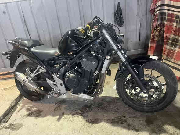 هوندا CBR 500R موديل 2018  الدراجه ABS  نضام بريك   مكينه على وضع الشركه كوله بلادي  عل شركه نقص كفرات و عداد سرعه  ممتواجع عل خاص وتساب فقط السعر 9 اوراق اوبيها مجال  ‭0780 876 8712‬
