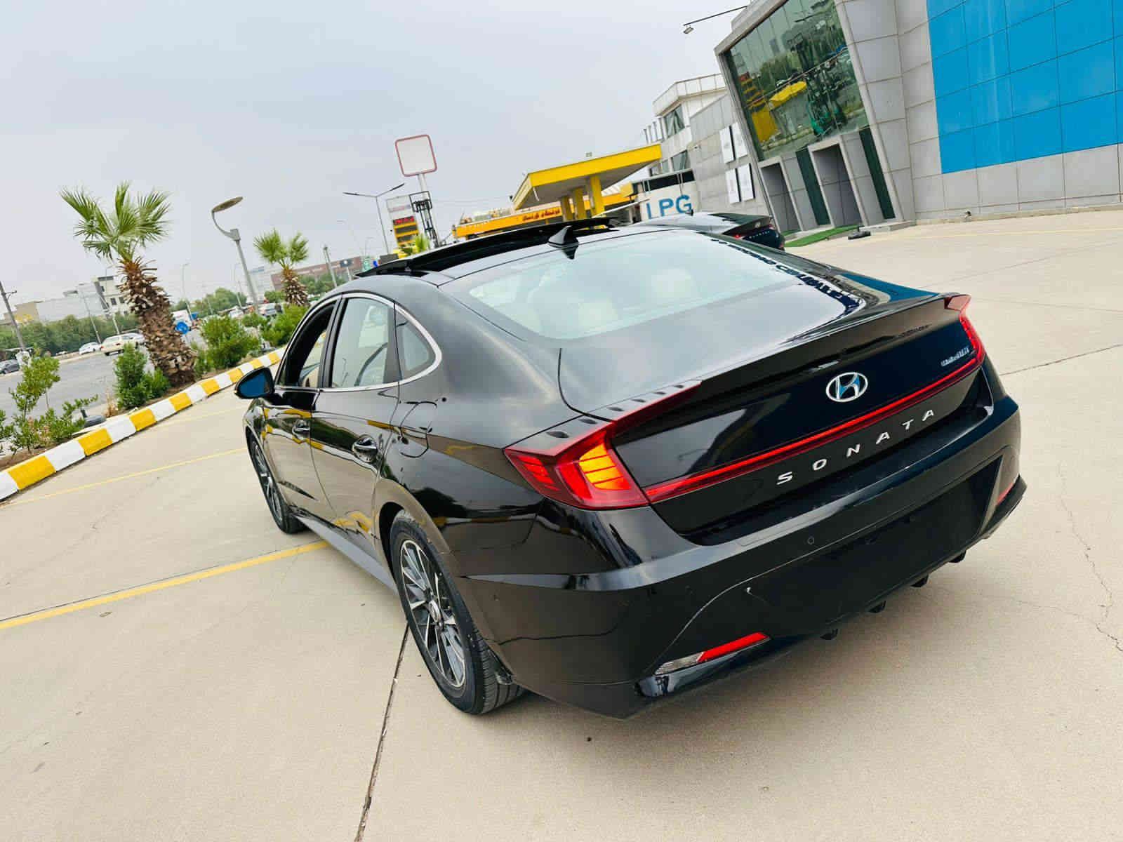 سوناتا موديل 2023 فئة لمتدد فول الفول
اعلى فئة بالسوناتا 
  شنو ابالك بيها مواصفات
اوتو بارك تتقدم وترجع بالريمونت 
ضررها جاملغ صبغ فقط 
شبرين باب تعديل بارد 
بدون دواخل 💯 
ايرباكات سليم 💯 
المحرك 1600تيربو  صاروخ 🚀 
1- بصمة ابواب لمس + تشغيل + صندوق
2- بانوراما ( فتحة سقف ) + بردة سقف كهربائي 
3- دشبول دجتال متغير 3 الوان
4- كشنات كنتارا حضن  
5- كشن كهرباء  2 امامي 
6- كشنات تدفئة تبريد
7- خزن 128 كيكا + ( android auto + apple car play)
8- 4 رادرات امامي وخلفي وجانبي + توقف تلقائي
9- اشاير في المري + نفطة عمياء في المري
10- انارة داخلية مركزيه 13 لون بلادي بيبان ودشبول
11- شاشة الحجم الكبير 12 انج + تحكم عام على السياره
12- سستم صوت BOSE الصوت 12 سماعة و دمام 2
13- لايت امامي 4 عدسات LED بكلايتات لد
14- هاندبريك بصمه + اوتو هولد للتوقف في الازدحامات
15- شاحنة طوارئ شحن سريع
16- منفذ USB امامي خلفي 
17- شفتات في الاستيرن كير ( تبترونك رياضي )
18- نظام المساعده على الاصطفاف
19- نظام الترحيب عنده الاقتراب داخل وخارج السياره
20- ويل سبورت N حجم 19 
21- 4 وضعيات قياده + تغير اللون في الدشبول 
22- نظام تحديد المسار 
23- مثبت سرعه 
24- نظام مستشعرات في الباب من تنفتح الباب تتوقف السياره 
25- تبريد السياره بيانو 
26- كيجات الكتورنية
27- كير 8 نمر دبل گلج
28-  خمس كامرات
اي استفسار الاتصال على الارقام
 
سعرها   169 ورقه
واتساب ***********
