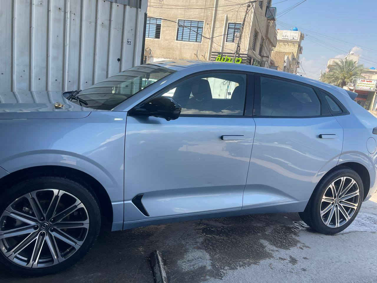 شانجان يوني كي موديل 22 ماشيه خمسين قابل للزياده بيها بابين صبغ بدون دواخل انشخطت بالنقل و نصبغت بالشركه و بيها شويه حالوب
المواصفات فول  كلشي بيها بانورما رادارات خمس كامرات قياده شبه اليه كشنات تدفئه و تبريد  كروز سرعه  تفاعلي  أوامر صوتيه صندوق كهربائي ذكي يفتح و يغلق بحركه الرجل تشغيل عن بعد محرك ٢٠٠٠ تيربو 
بعدها بالضمان مال شانجان  صيانه و دهن وكل شي بالشركه  اكو هوايه بعد مواصفات
مكان السياره بغداد 
***********
السعر المطلوب 20,000$ بيها مجال بسيط حك الجيه
شانجان يوني كي موديل 22 ماشيه خمسين قابل للزياده بيها بابين صبغ بدون دواخل انشخطت بالنقل و نصبغت بالشركه و بيها شويه حالوب
