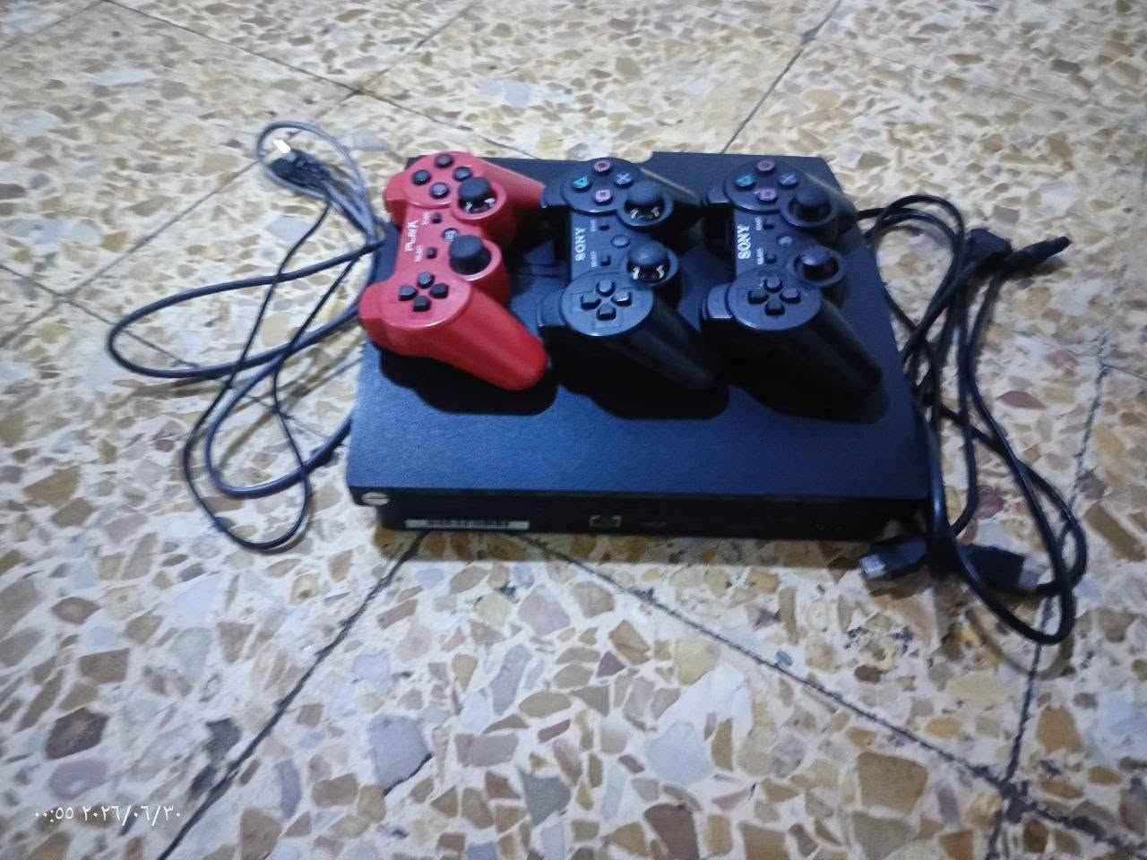 بلي 3 كامل ملحقات +اثنين شاحن لليده+3يدات تحكم +بيه كم لعبه مثل بيس26 و GTA و كولف ديوتي السعر 100الف قفل مكان نجف حي ميسان تواصل واتساب *********** ماعندي توصيل
