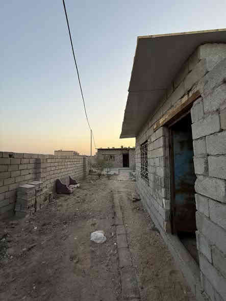 السلام عليكم احبتي الكرام
المساحه 300م
..بيت يحتوي على غرفتين وصاله ومطبخ وصحيات داخليه. وديوان..وكراج كبيرررر
...
..علا شارع تبليط 8م
..
العنوان ابي الخصيب محيله طريق وسطي 
..
..طابو زراعي سند 25 مكاتبه وكاله نسخه من طابو...
...السعر 43 بي مجال 
للاستفسار ***********
