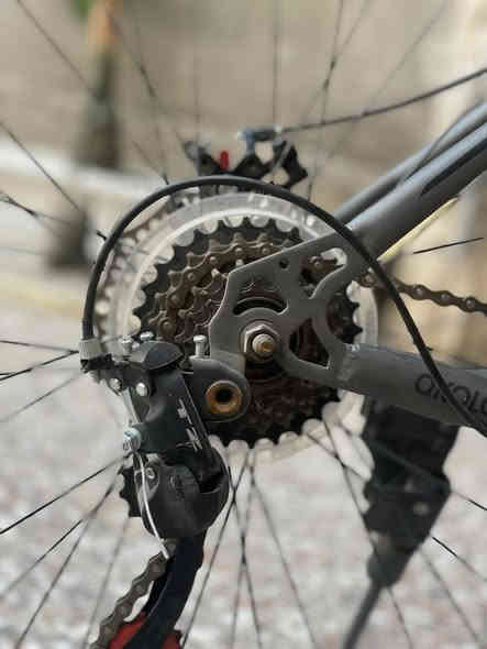 سلام عليكم 
بايسكل رود 
صناعة تايوان
بايسكل كلشي مابي
نضافة 95
دسكات نضيفة 
بايسكل كلش حلو وسريع 
سبعة گير
سعر 165 الف 
عنواني بغداد الزعفرانية
***********
