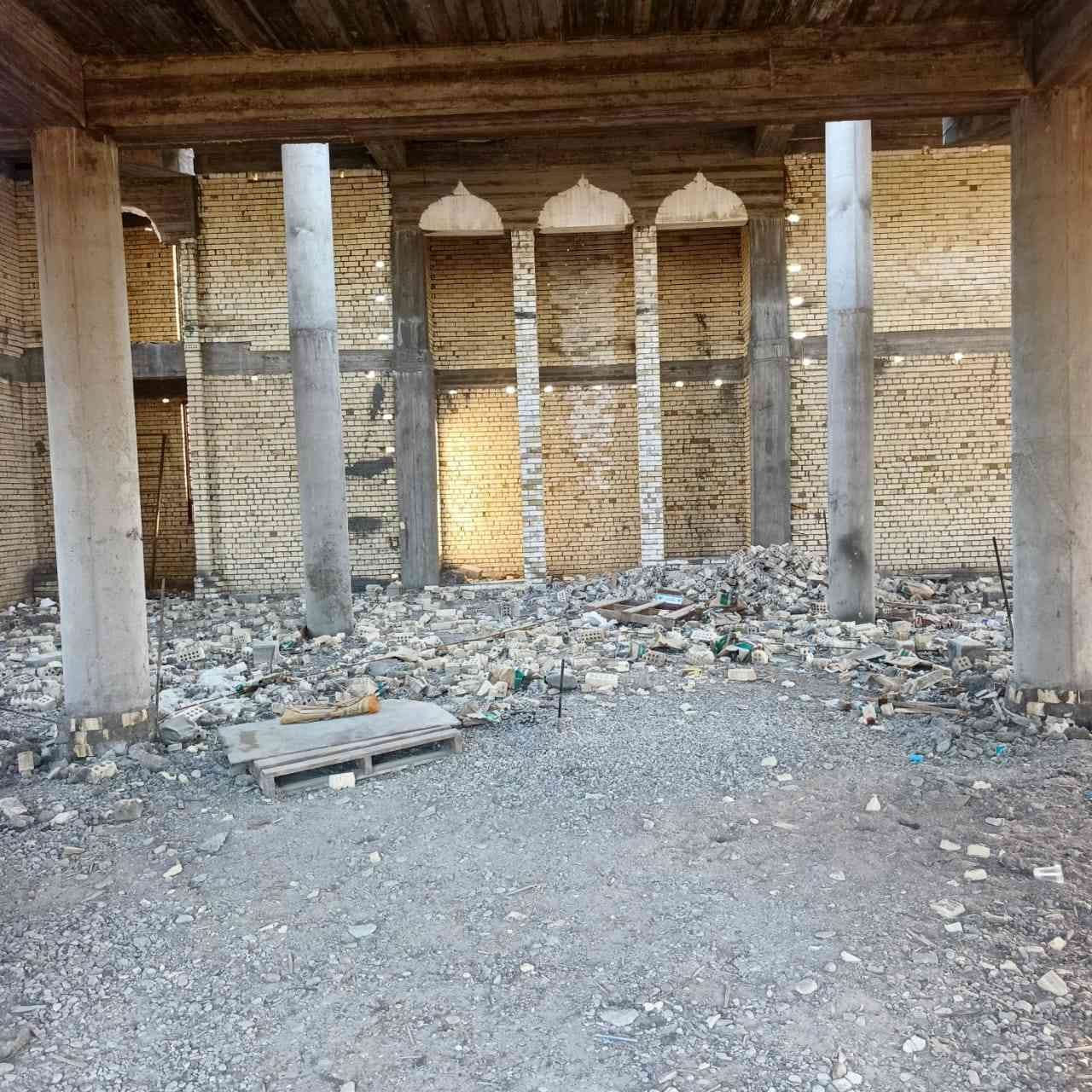 قال الله تعالى في محكم اياته
بسم الله الرحمن الرحيم 
( إِنَّمَا يَعْمُرُ مَسَاجِدَ اللَّهِ مَنْ آمَنَ بِاللَّهِ وَالْيَوْمِ الْآخِرِ وَأَقَامَ الصَّلَاةَ وَآتَى الزَّكَاةَ وَلَمْ يَخْشَ إِلَّا اللَّهَ ۖ فَعَسَىٰ أُولَٰئِكَ أَن يَكُونُوا مِنَ الْمُهْتَدِينَ..) الاية سورة التوبة
وقال نبينا محمد صلى الله عليه واله وصحبه وسلم 
إن مما يلحق المؤمن من عمله وحسناته بعد موته علما علمه ونشره، وولدا صالحا تركه، ومصحفا ورثه، أو مسجدا بناه، أو بيتا لابن السبيل بناه، أو نهرا أجراه، أو صدقة أخرجها من ماله في صحته وحياته يلحقه من بعد موته. رواه ابن ماجه
ويقول: "من بنى مسجداً لله (يبتغي به وجه الله) بنى الله له بيتاً في الجنة" [رواه البخاري ومسلم]. وفي رواية أخرى: "من بنى مسجداً كمفحص قطاة أو أصغر، بنى الله له بيتاً في الجنة" [صحيح ابن ماجه🕌🕌🕌
من اراد المساهمة في اكمال بناء الجامع الكائن منطقة جسر ديالى /العريفية من جهة الشارع العام جرف النداف الاتصال على الرقم ‏‪***********‬‏ ولكم الاجر والثواب
