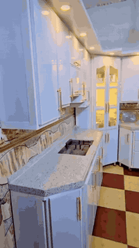 معمل بركات ابو الفضل 
للمطابخ الحديثه تفصال جميع المطابخ حسب طلب الزبون جميع القياسات متوفره عنوانا بابل واتساب ***********
