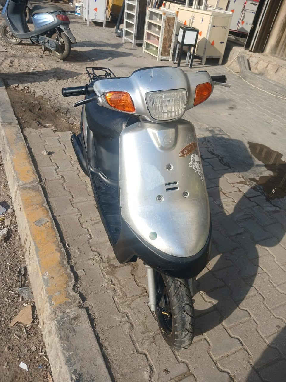 سلام عليكم بطه للبيع 
ما مفتوحه 
شاصي مكفول 
كهربايات شغاله اشاير لايت هورن سكن 
قفل جنطه 
قفل سكان 
مكينه خرسه 
ناعمه شلعه قويه 
سعر ٣٠٠ 
مكاني كربلاء قرب باب طويريج
***********

