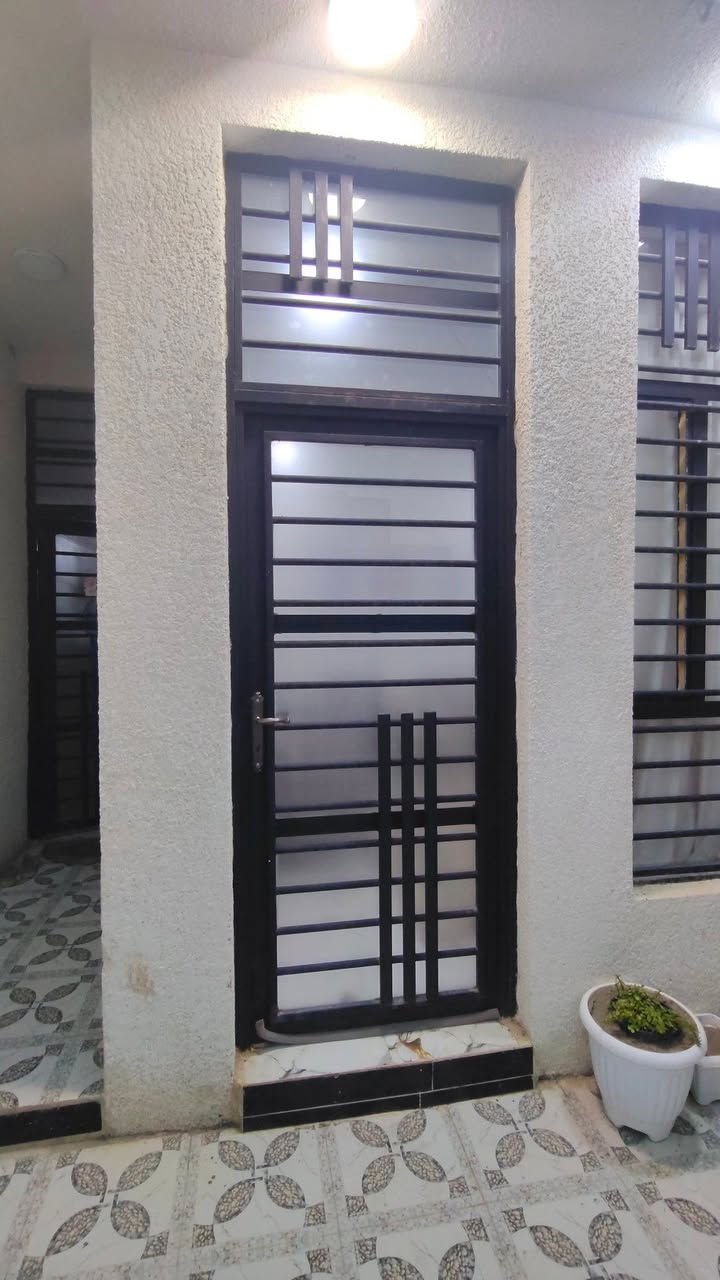 مشتمل في حي الحكيم  بناء سنة 2025 جديد مرقم 2293 من جهه معمل الاوكسجين مقابل الدبية
110متر طولي واجهه 5.5 متر نزال 20متر
يحتوي على استقبال ومطبخ وهول داخلي و غرفة نوم وصحيات داخلية وخارجية
معروض ب 41مليون وبي مجال
الشراي يتصل ***********
