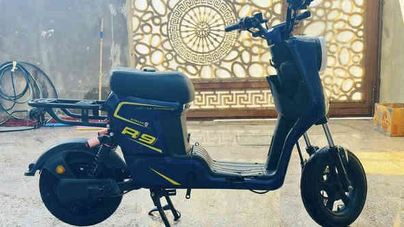 السلام عليكم دراجه للبيع كلشي بيها شغال بس تمشي ع كيف سبب بطاريات
مكان البصره القبله سعر 150 رقم ***********
