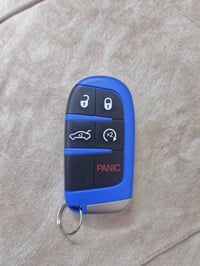 🔑 بصمة سيارة SRT للبيع بصمة أصلية بتصميم رياضي، لون أزرق ويا كروم نظيف...