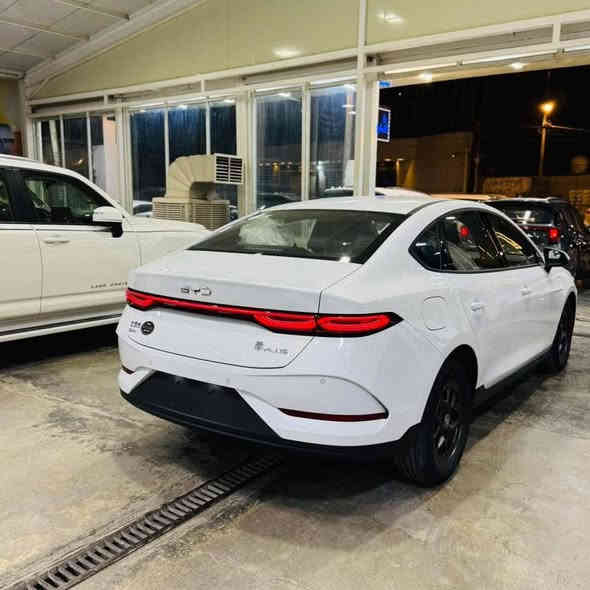 السلام عليكم 
السيارة كفالة عامة بعدها على وضع الشركة شخط مابيهه
مرقم وبسمي  بغداد

السعر (   ١٨٤٠٠ ) عراقي

العنوان بغداد الكرخ 
***********
