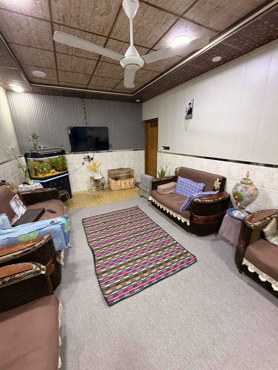 بيت للبيع في منطقة الابله مساحه البيت ١٤٠م مع الحديقه ١٦٥م بناء البيت طابوك سنة البناء ٢٠٢٥ (٣) غرف مع الدوانيه موقعه حلو بضهر الجامع مال سيد علي قريب ع شارع العام الشارع تبليط طابو صرف للاستفسار ***********
