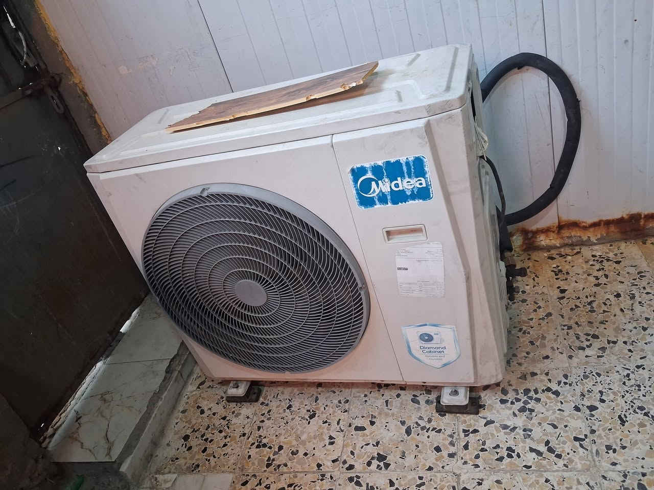سبلت ٣ طن شرط شغل مشدود غاز ٤١٠ اي وقت تجي تفحصه الاتصال ب ***********
