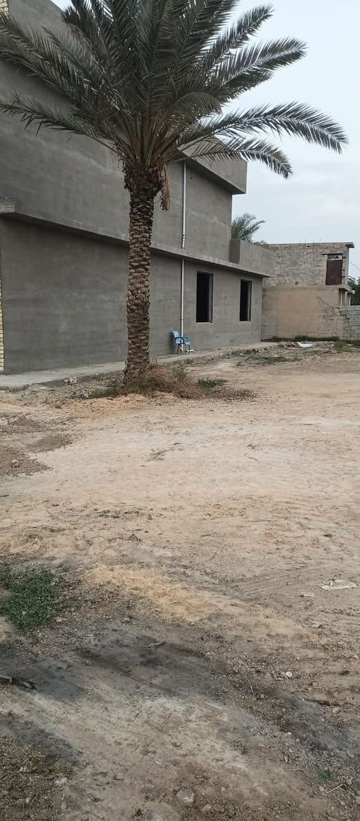 السلام عليكم بيت طابقين للبيع ٣٠٠ متر عدا الحديقة يحتوي على ٤غرف نوم كبار وصالة ٦في٦. أستقبال طول ٨متز لعرض ٥ مئسس ماء وكهرباء طابو زراعي سند ٢٥ العنوان بغداد المحمودية ناحية الرشيد لاتصال على الرقم *********** لاستفسار على الرقم غير متواجد على الفيس
