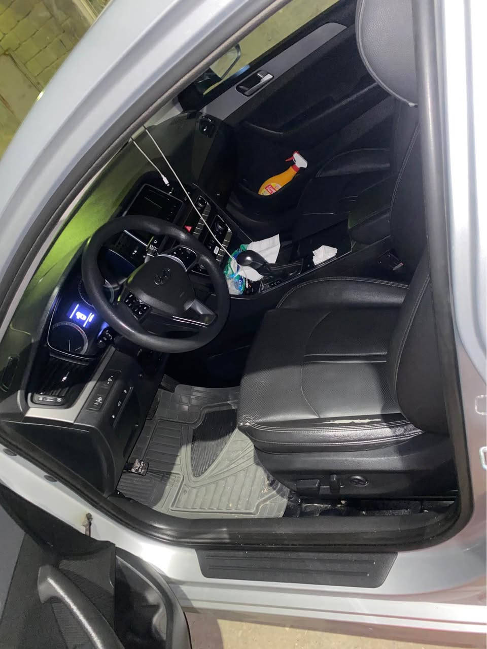 السلام عليكم سوناته وارد كوري ٢٠ معلايه ٢٣ رقم بصره  السياره كفاله عامه جديد السياره فول عده الفتحه و البصمه حساسات امامي خلفي مرايات شفط شاشه كشنات كهربائي تدفئه تبريد مكينه كير حداديه كفاله تايرات ب الباكيت  السياره جديده 
مكاني البصره 
السعر 164 و بيه مجال
*********** البصرة, العراق
