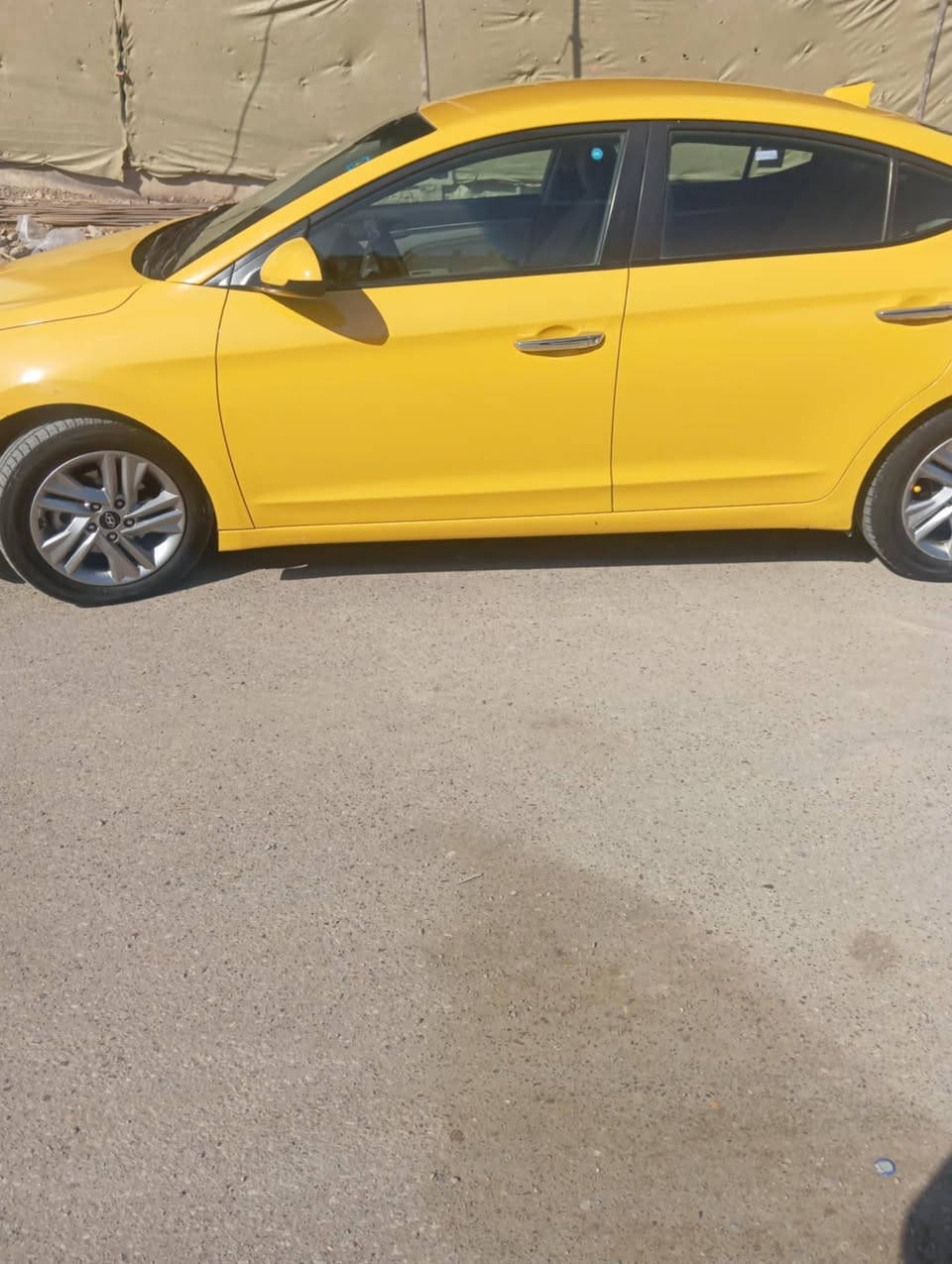 النترا 2020موصفات عاديه امريكي محرك 2000 كير محور ايتي 
رقم بغداد بسمي مصفره من كلشي تحويل ثاني يوم 

سعر 118 وبيها مجال بسيط مكاني ديالى تقاطع القدس 

غير متواجد على الفيس 
رقم تلفون :  ***********
