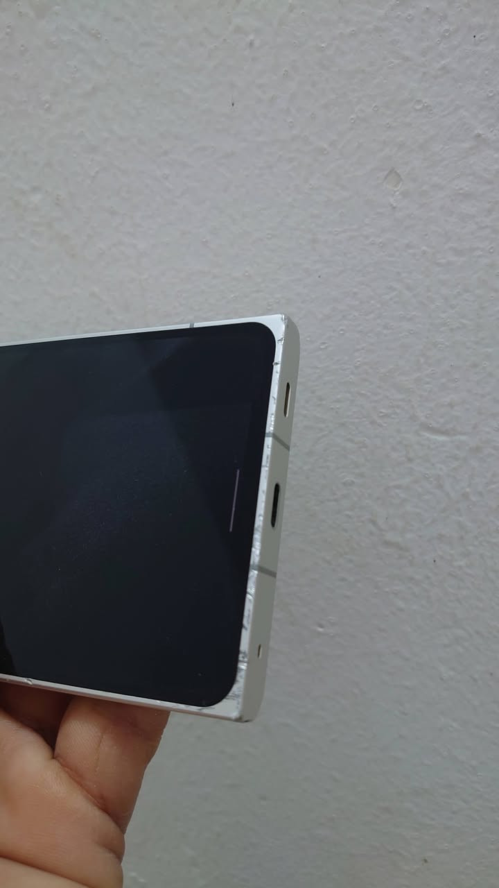 السلام عليكم هاتف Leitz phone فلاكشب 
ذاكرة 512 
معالج سناب دراكون 8Gen 1
بطارية 5000 
صناعته ياباني ألماني 
سعر 250 الف 
مابي شي فقط خدوش صغيرة بالشاصي ما مأثر على الشاشة 
الرقم ***********
