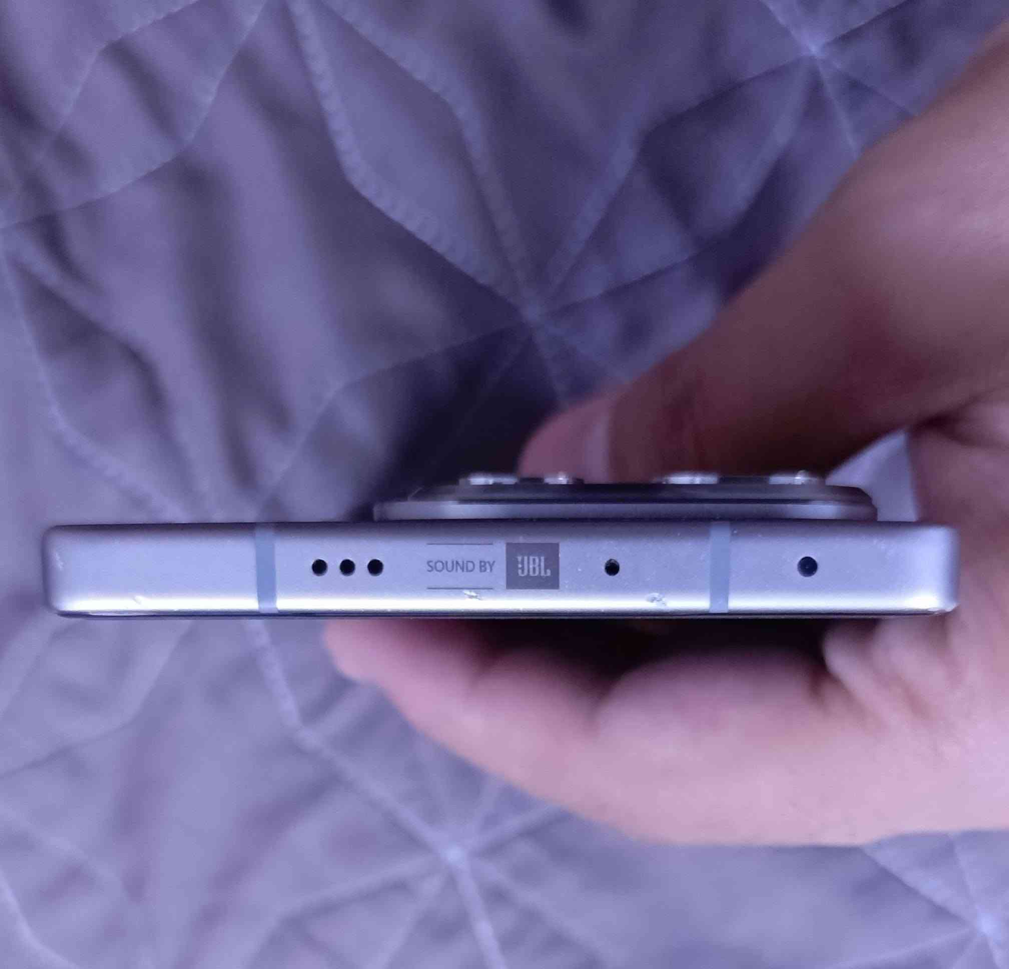 جهاز انفنكس نوت ٥٠ برو | Infinix Note 50 Pro
كامل الملحقات ( شاحنة سلكية 90W ، شاحنة لاسلكية 30W ، كفر اصلي + كفر هدية ، سماعة اصلية + لاصق جلاتين هدية ، كارتونة )
النظافة : جيدة ( خدوش خفيفة مع نقرات قليلة بالشاصي ) 
* كل شيء موضح بالصور .

الذاكرة : 256GB
العشوائية : 8GB + 8GB
السعر : ٢٥٠ الف قفل وبدون احراجات

التواصل عن طريق الماسنجر او عن طريق الهاتف :
*********** ( لا يوجد واتساب )

المكان : بغداد / حي الاعلام

يرجى عدم الاتصال اذا لم تكن جاد بطلب شرائك وشكراً .
