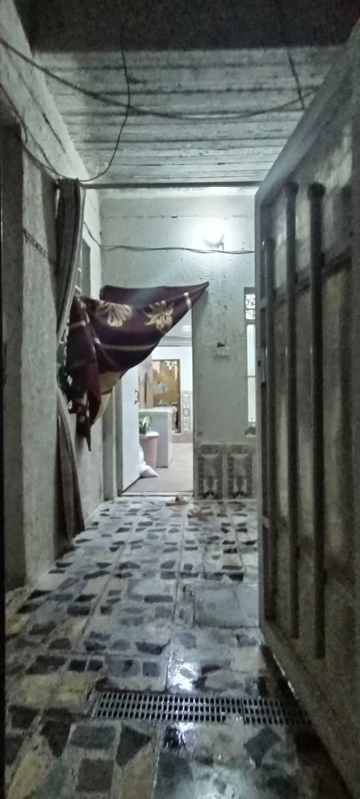 بيت للبيع مساحة 105متر مربع حي أبو طالب واجهيه 7نزال15صب كونكريت مسلح غرفتين وصاله ومطبخ واستقبال وصحيات عدد 3ومكشوفات عدد 2مجاور جامع ابو طالب للاستفسار الاتصال على الرقم ***********
