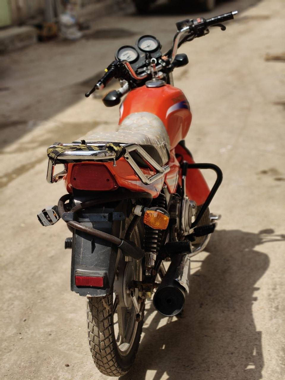 السلام عليكم درجه اللبيع دايون عضم 23الون برتقالي درجه حلوه و نضيفه اوراق سنساخ المكان حله بل قاسم الخاص مفتوح الرقم ***********
