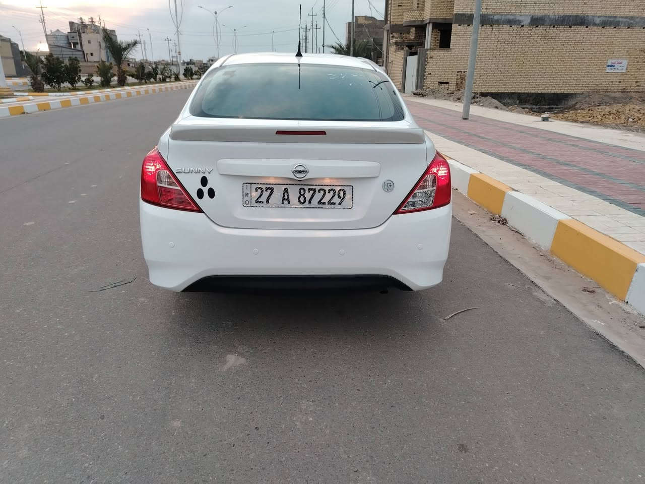 سلام عليكم للبيع نسيان سنى 23 معوقين رقم دولي ماشيه 60 الف كفاله عامه من الضربه والتبديل والصبغ والفتح والبارد وطخات جهازه كل نقص مابيها سعر 115 وبيها مجال قليل مكان السياره الناصريه حي شموخ  لاستفسار الاتصال ***********
