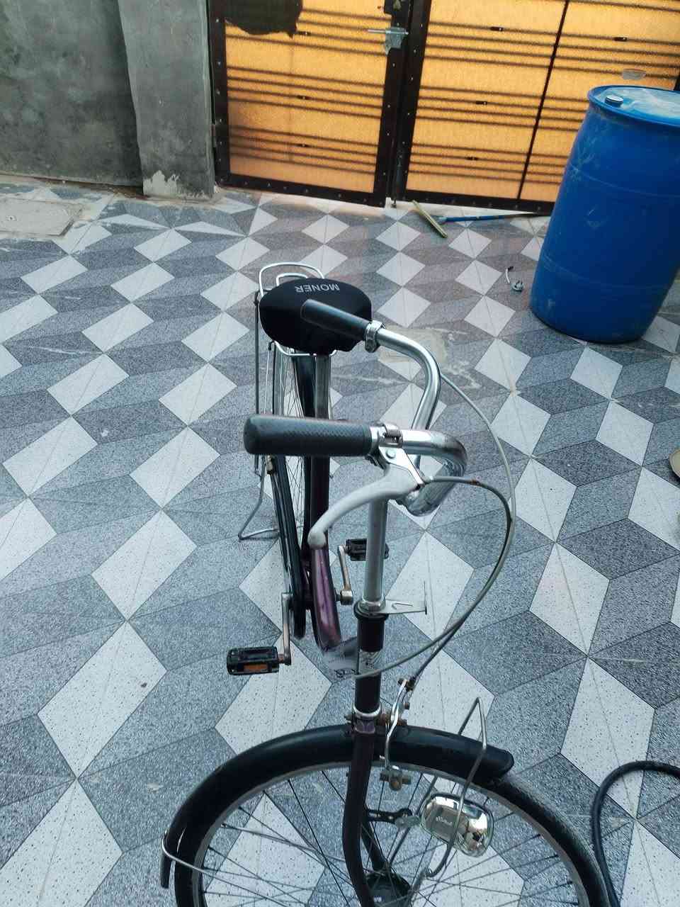 السلام عليكم بايسكل لون ماروني فحل ياباني كامل مكمل ااي نقص مابي الباسكل حساس ونضافته 96 % والحجم 26 واحله من الصوره تجي تاخذه وتترحملي  مكاني بابل الحمزه الغربي السعر 80 وبي مجال للطيبين اليريد يعلق ودخله خاص او الاتصال *********** بي واتساب هم
