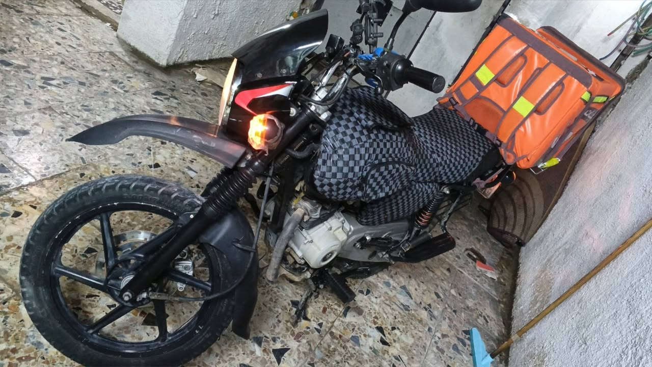 سلام عليكم بوكسر مديل 23  كامل سنويه ولوحات مجفته مره وحده ودراجه خير وبركه مداريها بغداد بلديات *********** هاي دراجه كلشي شغال بيها ماكو شي طافي وكله شركه تجي وشوف بعينك سويتلها تعمير صار يومين شاهد الله وكتبه ورسله ذبيت 488 الف
سلام عليكم بوكسر مديل 23  كامل سنويه ولوحات مجفته مره وحده ودراجه خير وبركه مداريها بغداد بلديات *********** هاي دراجه كلشي شغال بيها ماكو شي طافي وكله شركه تجي وشوف بعينك سويتلها تعمير صار يومين شاهد الله وكتبه ورسله ذبيت 488 الف 
سعرها بدون متجيني وكع لعمك.وكع لخالك سعرها 2375 واكعه ال 75 قفل 2300 (مليونين وتلثميه قفل!)

