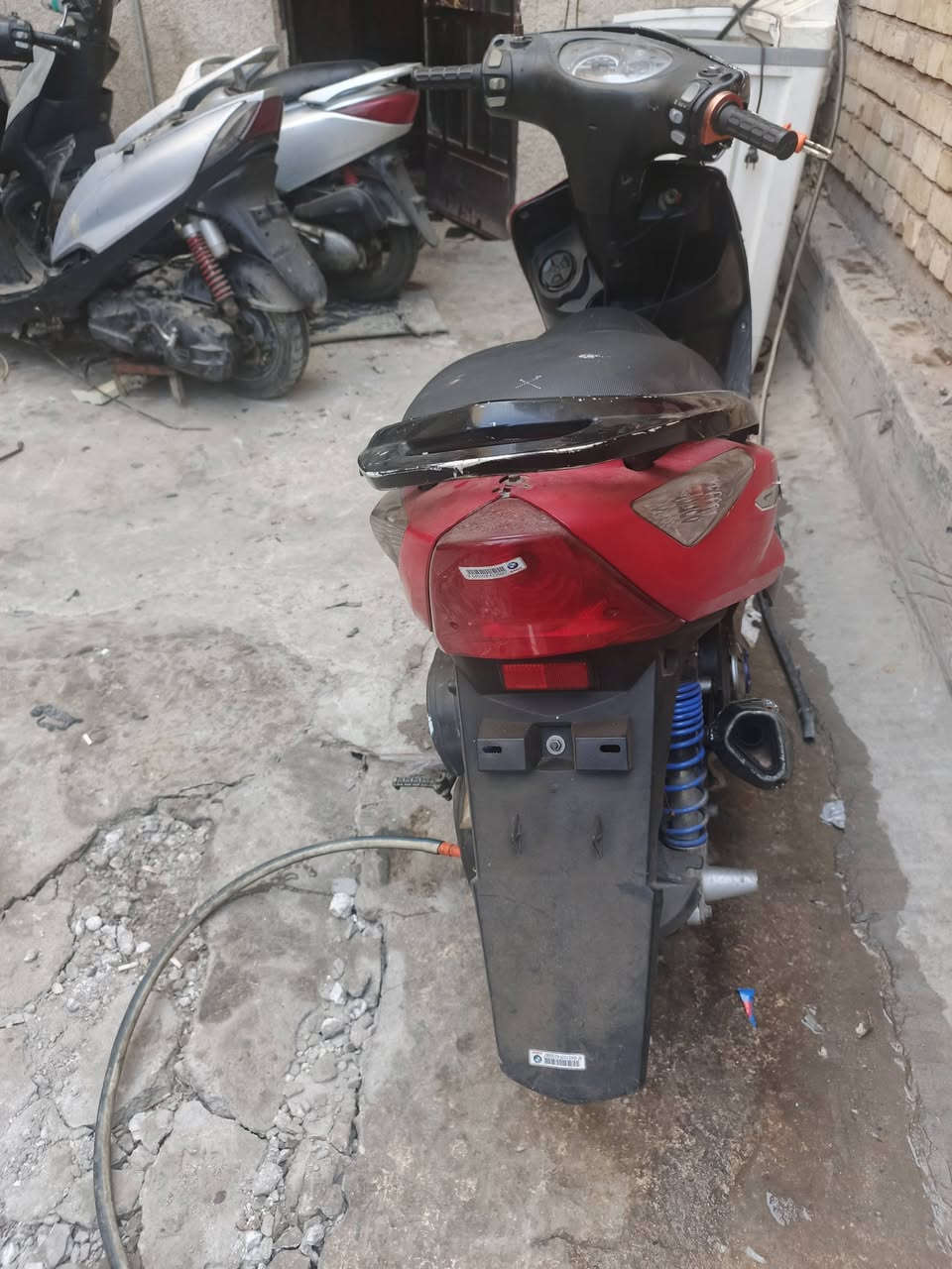 السلام عليكم دراجه ثعلب  نضيفة بيها ملاحضات بسيطه الدراجه شغاله بيها تأخير الصبح  ما عرف المن الدراجه شلعه معدل حلوه  بيها صالصنه رياضي حلوه من ماركه توبو  وموجوده صالصنه البلاديه هم الجوزه مالتها مايعه مسويها دكمه ولاشاير فقط واكفات بس يشتغلن الاشاير الرماش   انطيك بيها تراي وين مجان  مكاني بغداد سعرها 290 وبيها مجال لشراي ***********
