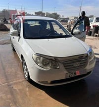 النترا 2010نضيفه بشكل مكفولة كفاله عامه بيها بس هاي الضربه موجوده محوط...