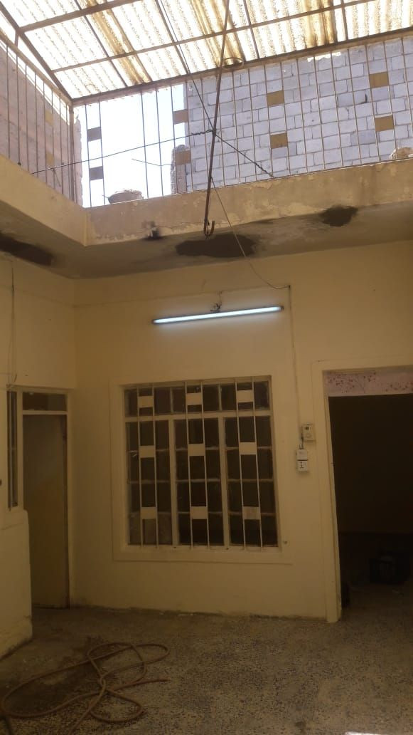 دار شرقي صغير ٧٠متر  , للايجار  في حي الجزائر قريب من شارع التل فرع الوكيل شلال  يحتوي على غرفتين وحوش (مسقف بلاستك)ومطبخ وحمام. وفي السطح مرافق صحية ومخزن  .الارضي والسطح مبلط كاشي .
للتواصل 
***********
